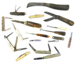 Penknives, various, including a Wingfield Robotham penknife, horn handled penknife, button hook, mot