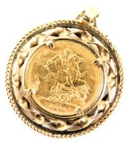 A Victorian full gold sovereign pendant, dated 1891, in a 9ct gold twist design pendant mount, 4cm d