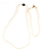 Two cultured pearl necklaces, comprising one with white lustre cultured pearls on knotted string str