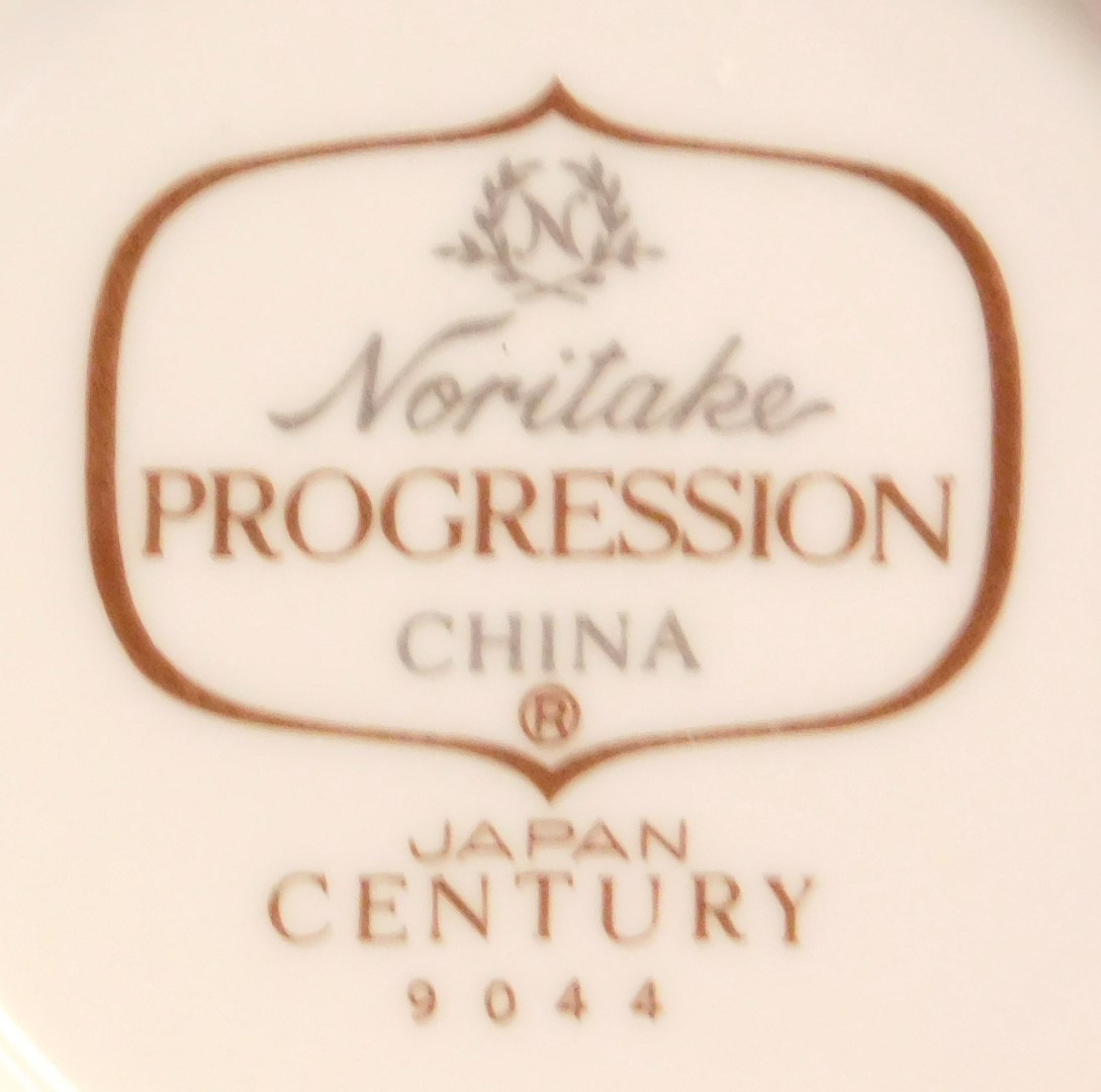 A Noritake pottery part tea, coffee and dinner service, decorated in the Progression pattern, to inc - Image 3 of 3