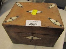 A walnut and bone inlaid rectangular box. (AF)
