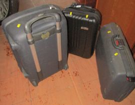 Various suitcases, to include Samsonite.