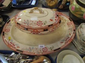 A 20thC tureen and cover, on large oval serving plate, in Masons style.