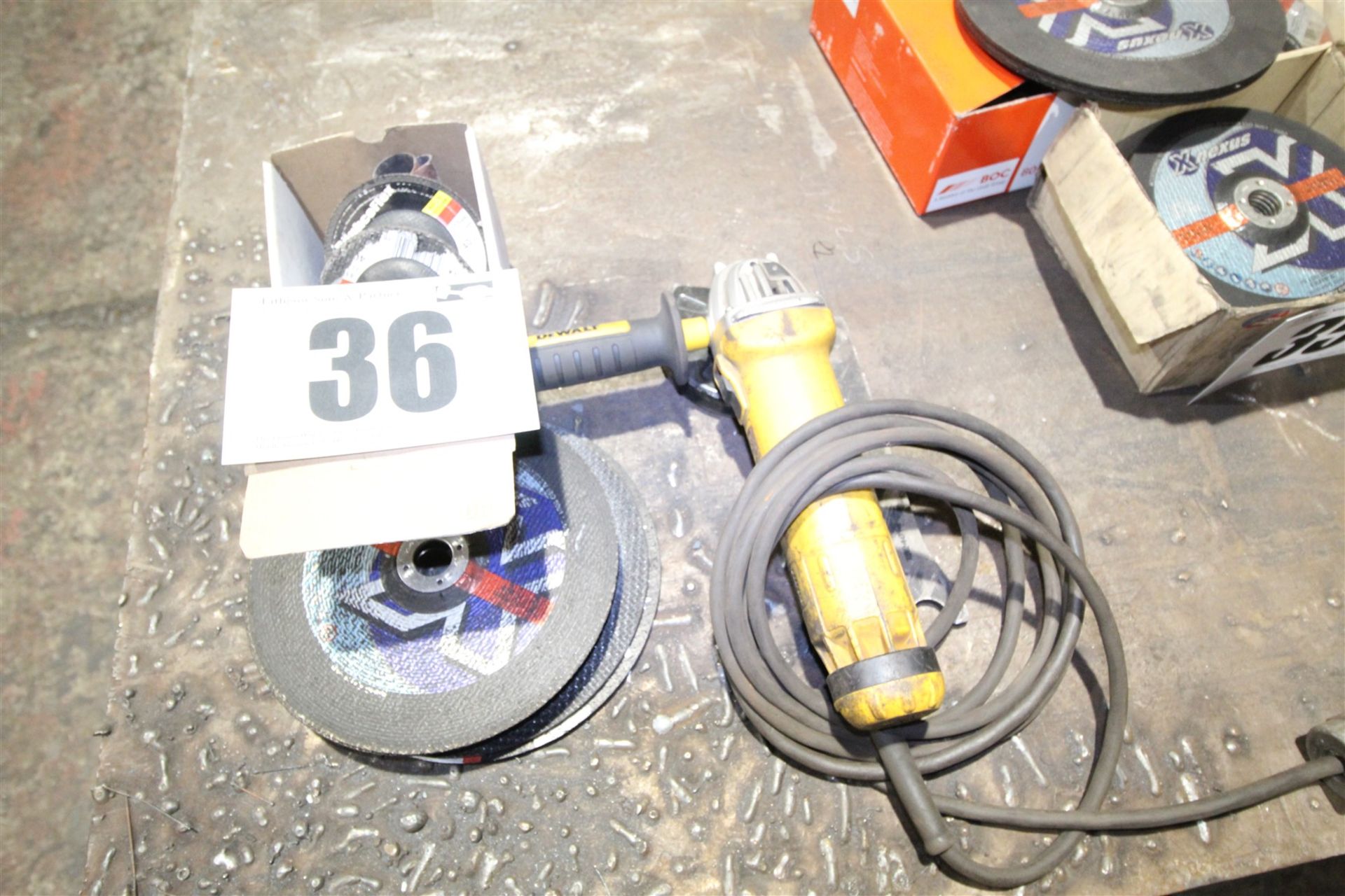 DEWALT 110V ANGLE GRINDER & MISC. CUTTING & GRINDING DISCS