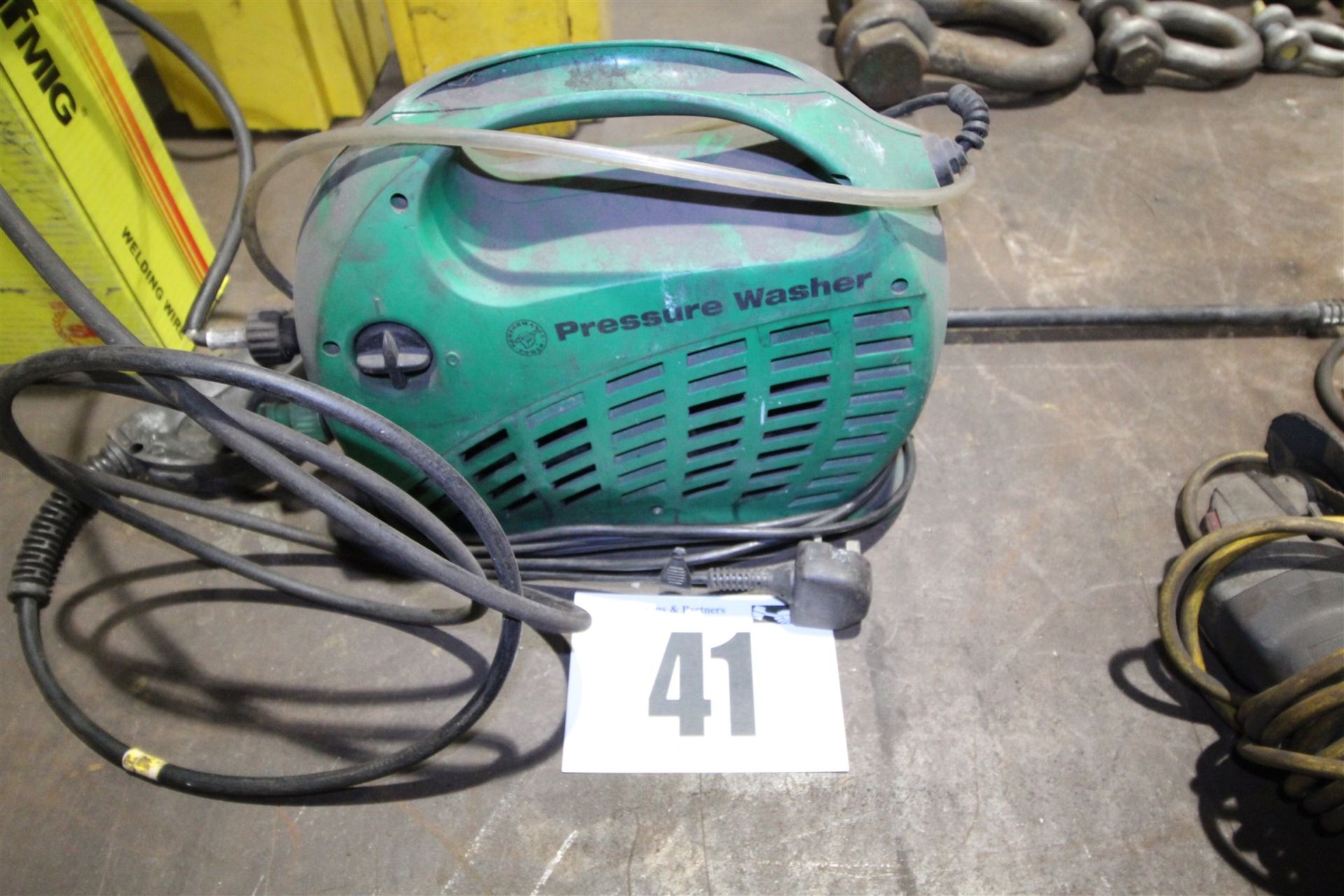 GREEN CASED PORTABLE PRESSURE WASHER WITH HOSE & LANC