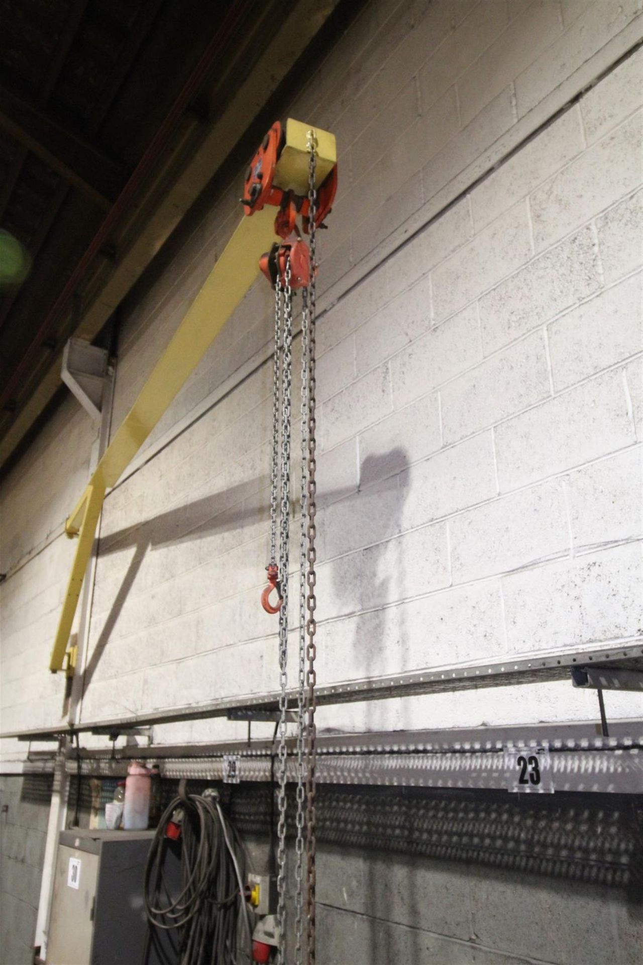 APPROX. 1/2 TONNE WHC4 MANUAL CHAIN HOIST COMPLETE WITH ORANGE 2-TONNE RSJ RUNNER (NOT THE YELLOW