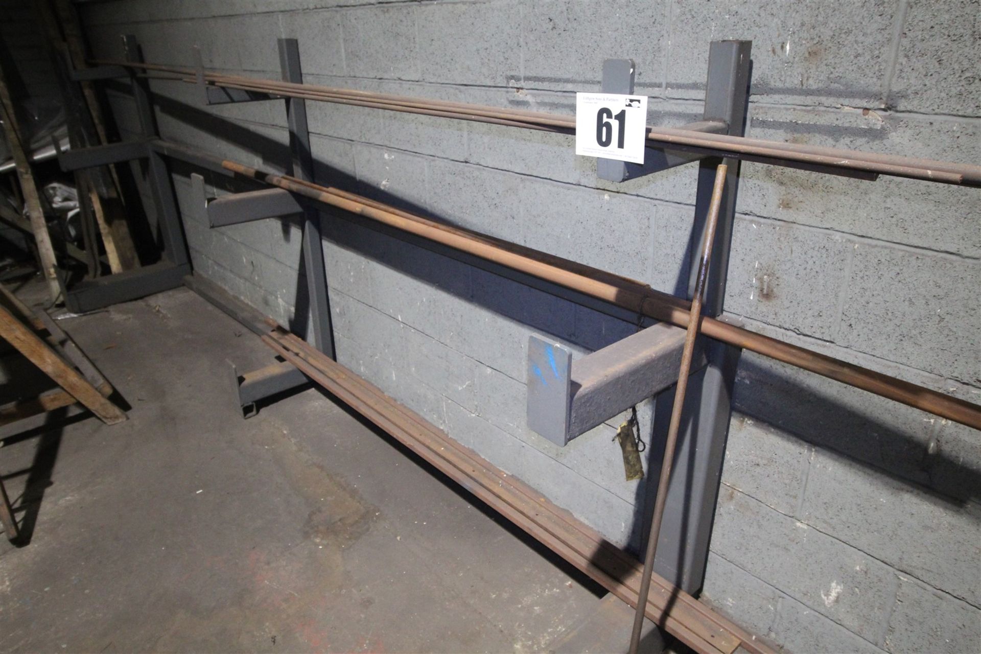 GREY PAINTED METAL, 3-HEIGHT STEEL STOCK RACK & CONTENTS OF STEEL STOCK INC. ROUND BAR & BOX