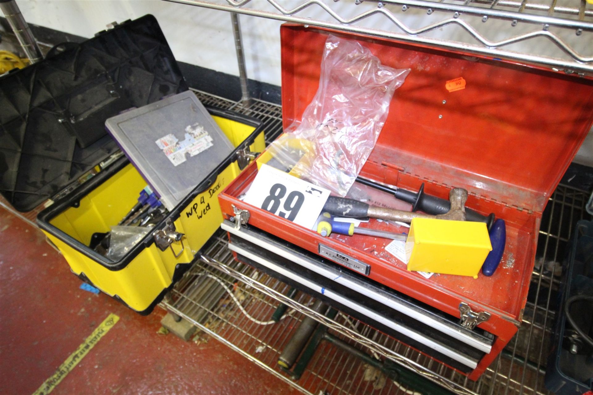 YELLOW TOOL BOX & CONTENTS OF SDS DRILL BITS & HAND TOOLS, RED 2-DRAWER TOOL BOX & CONTENTS OF