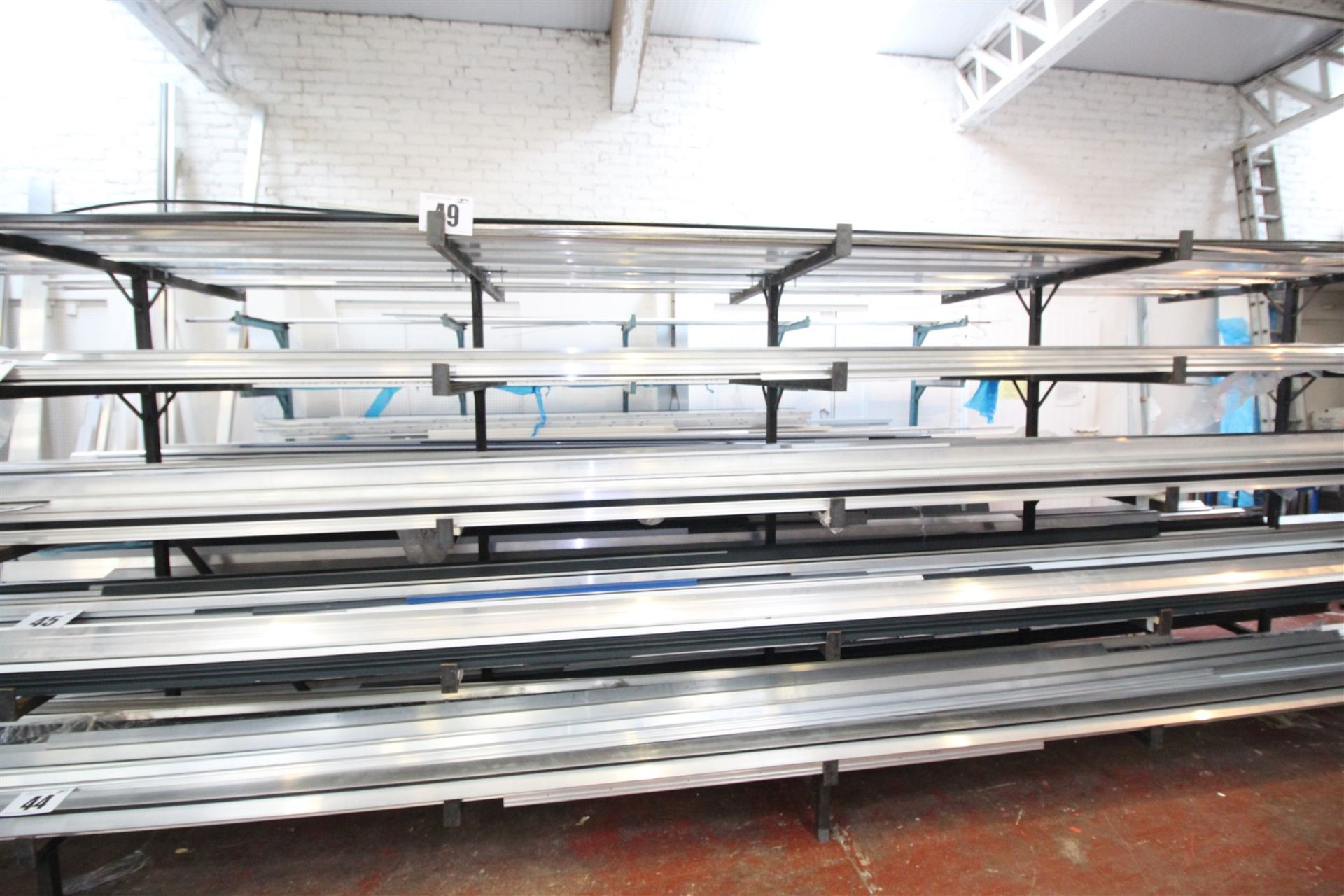 5.1M LONG STEEL FABRICATED, 5 UPRIGHT, DOUBLE SIDED STOCK RACK. (THIS LOT IS TO BE REMOVED BETWEEN