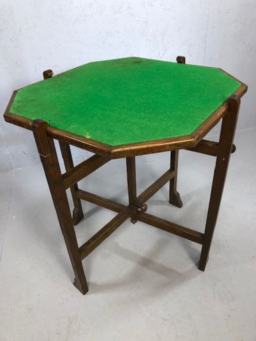 Collection of antique furniture to include reversable oak folding games/card table, folding tea - Image 2 of 5