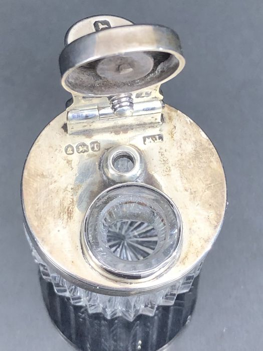 Georgian hallmarked silver and glass inkwell with hinged and screw cap lid, silver hallmarked for - Image 6 of 7