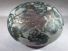 JONATHAN HARRIS - contemporary studio glass 'Collectors Club Cameo' squat paperweight titled '