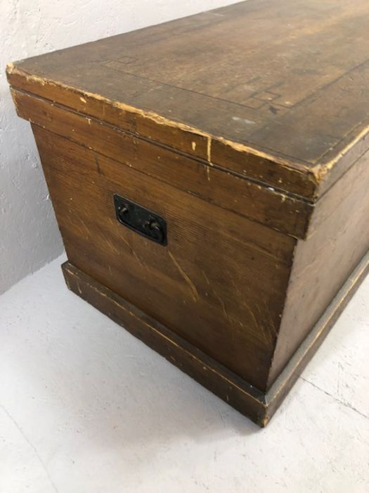 Large vintage wooden chest with hinged lid and twin handles, approx 105cm x 55cm x 52cm tall - Image 3 of 11