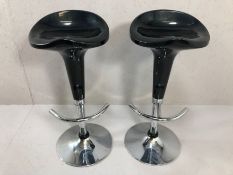 Pair of black and chrome effect extending bar stools, max height of seat approx 79cm