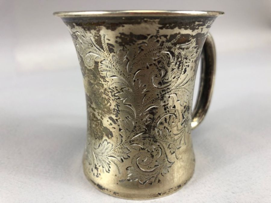 Hallmarked Silver cup with all over floral design dated 1908 and by maker Joseph Gloster Ltd, 7cm - Image 3 of 7