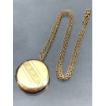 9ct Gold chain (approx 3g) and a 9ct front and back circular hinged gold locket