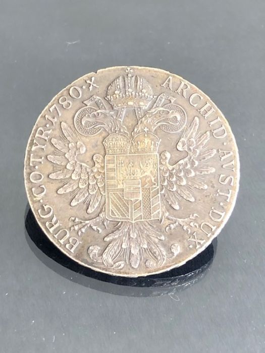 Collection of curios to include a Silver gilt & enamel Masonic medal, Thaler & cartwheel penny coin, - Image 5 of 10