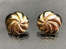 Pair of 9ct Gold earrings (approx 1.6g), diameter approx. 18.5mm.