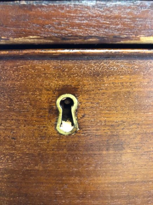 Mahogany bow fronted chest on chest of eight drawers, with turned bun handles, raised on bracket - Image 10 of 15