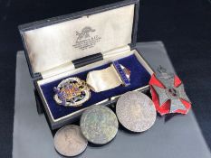 Collection of curios to include a Silver gilt & enamel Masonic medal, Thaler & cartwheel penny coin,