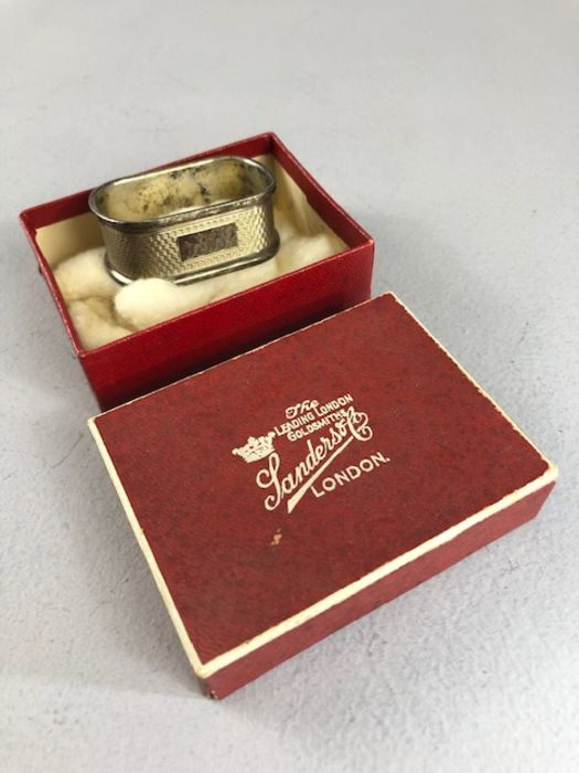 Collection of silver items to include a silver lidded pot, napkin ring in box and a selection of - Image 19 of 19