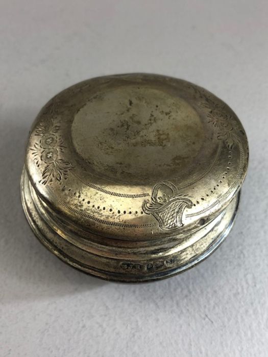 Collection of silver items to include a silver lidded pot, napkin ring in box and a selection of - Image 14 of 19