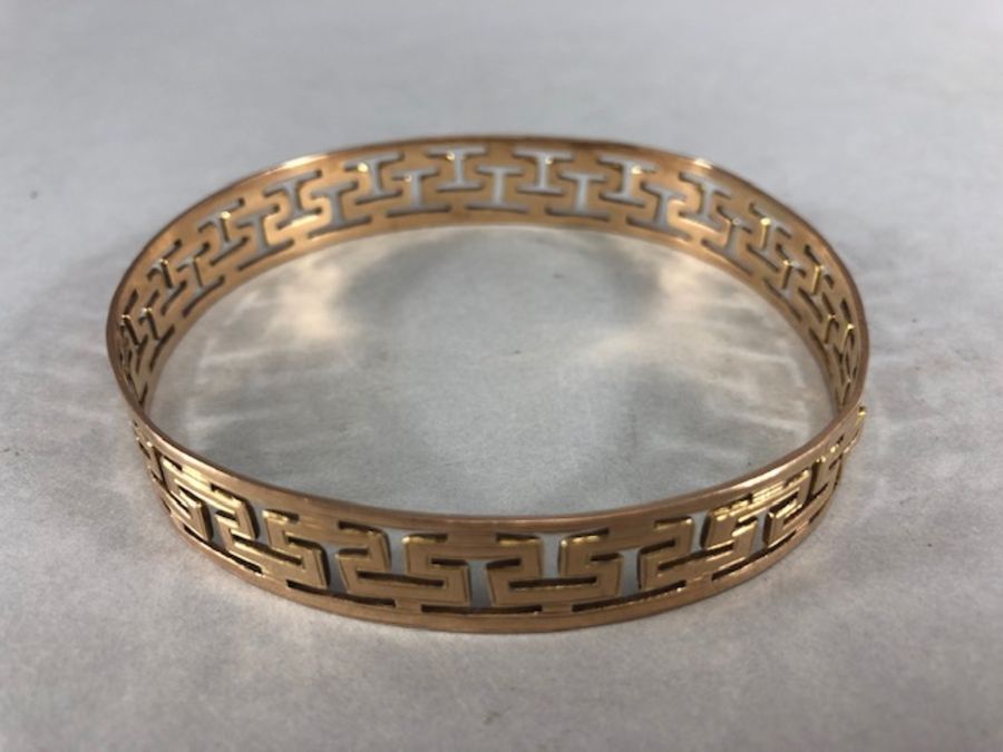 9ct Gold pierced bangle approx 8cm in diameter 12mm wide and 23.6g