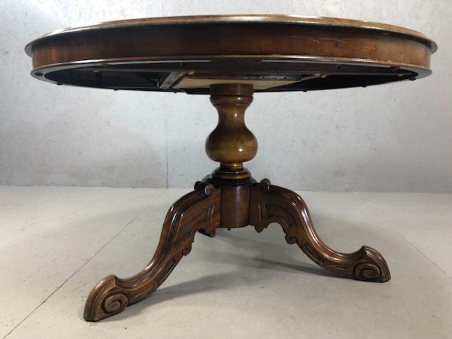 Circular mahogany pedestal table on tripod heavily carved feet approx 1 metre in diameter - Image 2 of 6