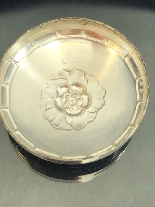 Georg Jensen silver pill box model 79D stamps to reverse with flower motif approx 36mm in diameter - Image 6 of 7