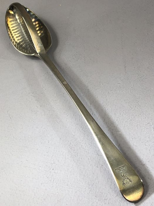 Solid Silver large straining spoon hallmarked for London, crest of a stag crown and cross dated 1774 - Image 4 of 8