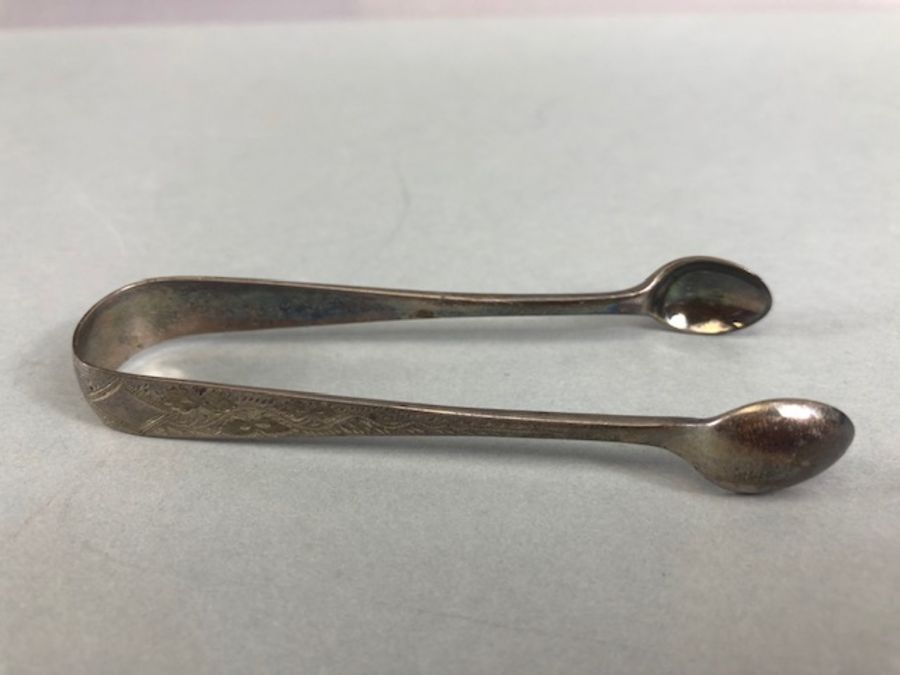 Hallmarked cased set of teaspoons and a pair of sugar nips hallmarked for Sheffield by maker C T - Image 6 of 11