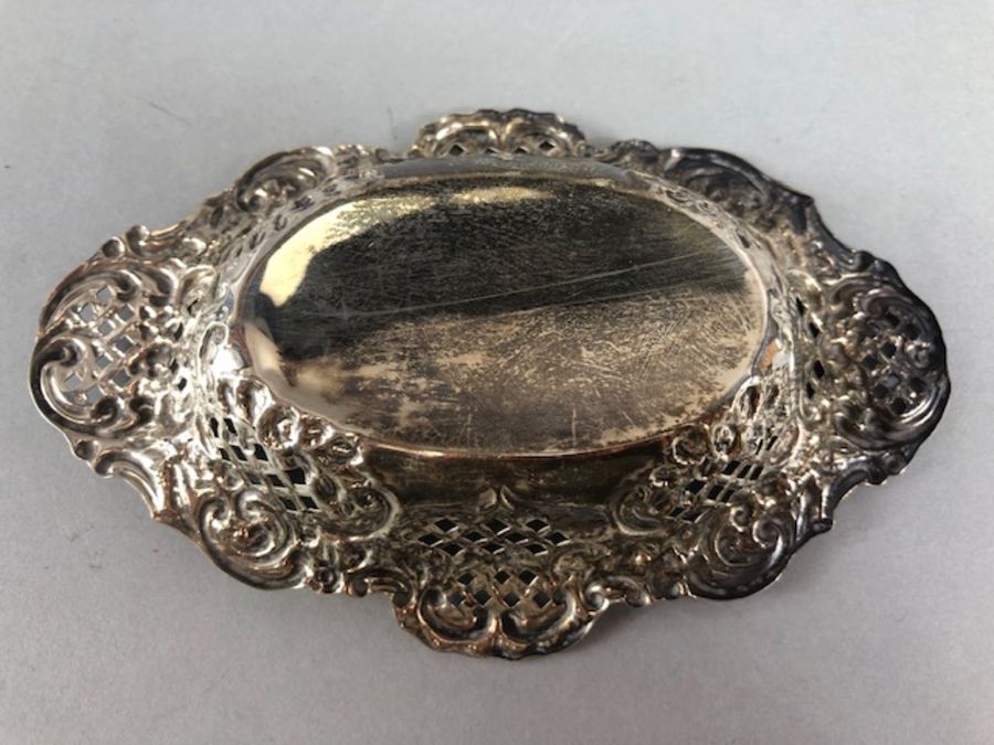 Two pierced Silver hallamrked Bon Bon dishes the largest approx 14.5cm across and total weight 76g - Image 16 of 17