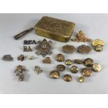 Militaria: Good collection of cap badges, Military buttons, Christmas 1914 brass cigarette box, a