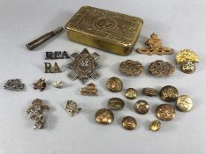 Militaria: Good collection of cap badges, Military buttons, Christmas 1914 brass cigarette box, a