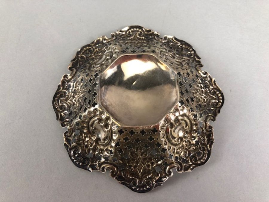 Two pierced Silver hallamrked Bon Bon dishes the largest approx 14.5cm across and total weight 76g - Image 7 of 17