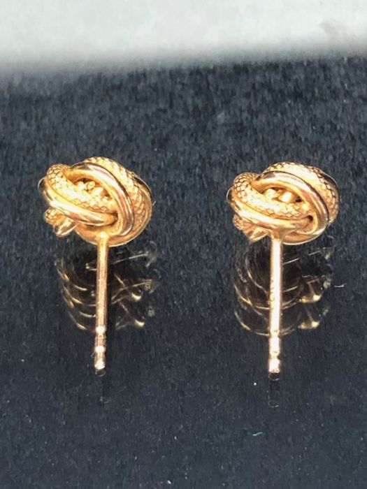 Pair of 9ct Gold twisted rope design earrings (1g) - Image 3 of 3