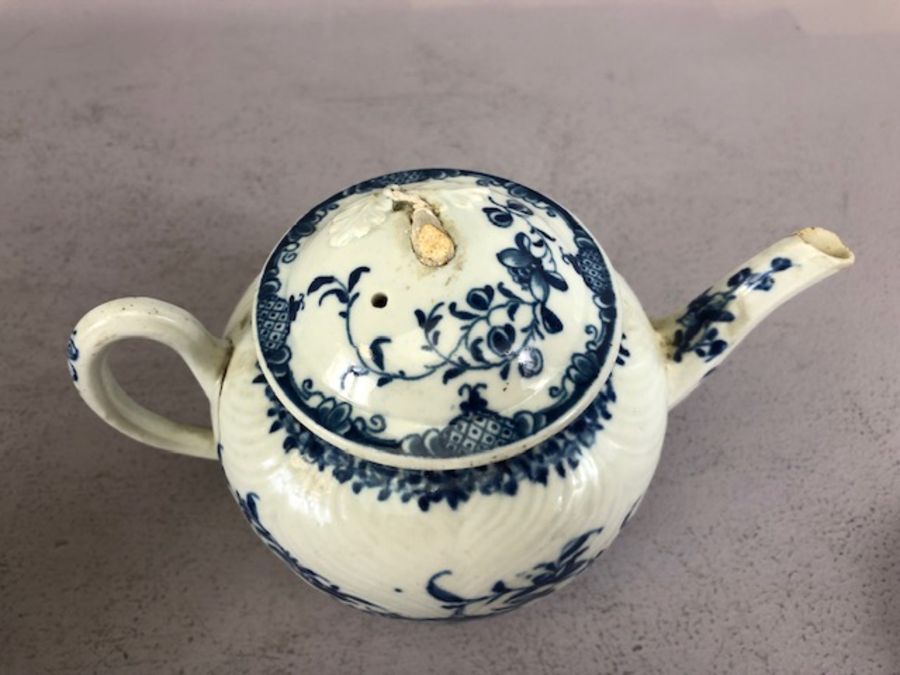 Collection of 18th and 19th Century porcelain Worcester teawares, to include Herringbone teapot - Image 3 of 65