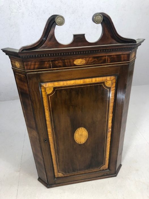 Victorian corner cupboard with inlay detailing and three shaped internal shelves, approx 75cm x 40cm - Image 2 of 7