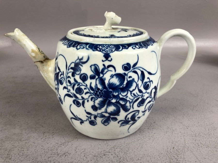 Collection of 18th and 19th Century porcelain Worcester teawares, to include Herringbone teapot - Image 19 of 65