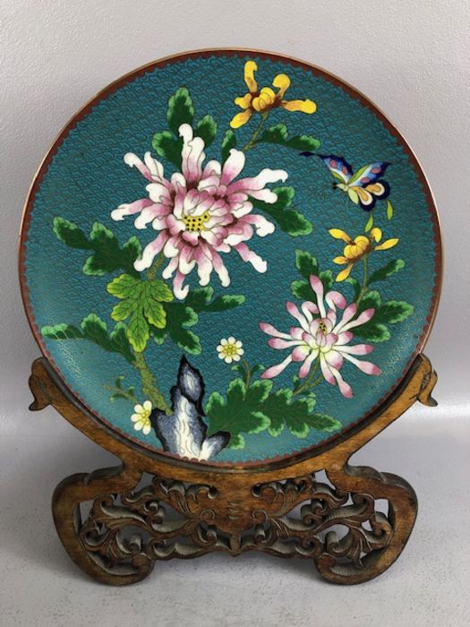 Collection of Chinese cloisonne items to include a pair of vases on wooden stands, each approx - Image 2 of 21