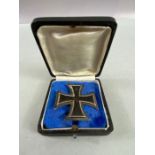 Militaria: Boxed WWI German Iron Cross 1st Class in Silver marked 800 and stamp makers mark to pin.