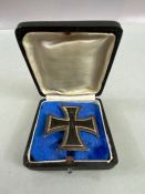 Militaria: Boxed WWI German Iron Cross 1st Class in Silver marked 800 and stamp makers mark to pin.