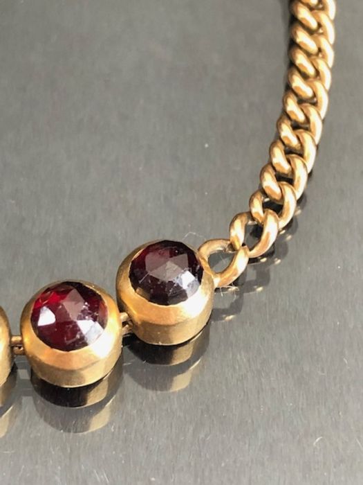 9ct Gold Bracelet of link design and set with seven faceted garnets and with safety chain (total - Image 5 of 6