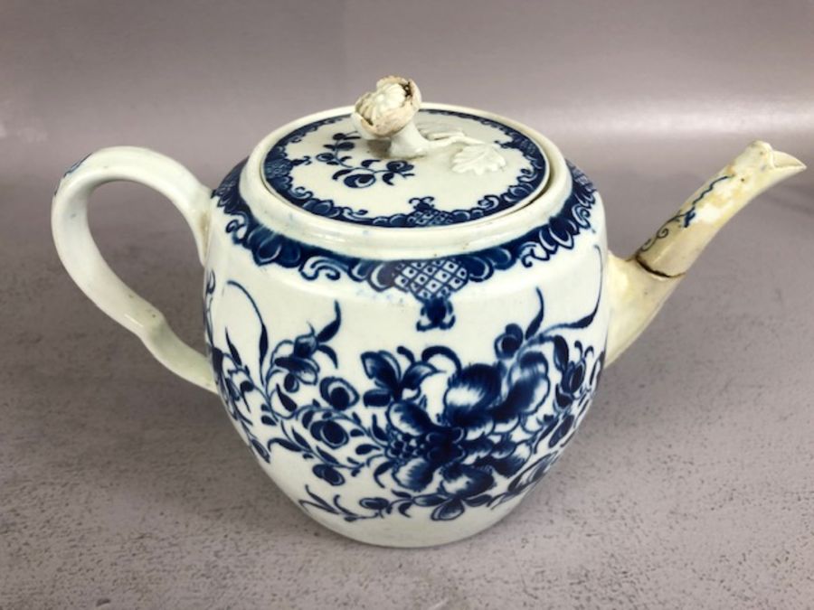 Collection of 18th and 19th Century porcelain Worcester teawares, to include Herringbone teapot - Image 14 of 65