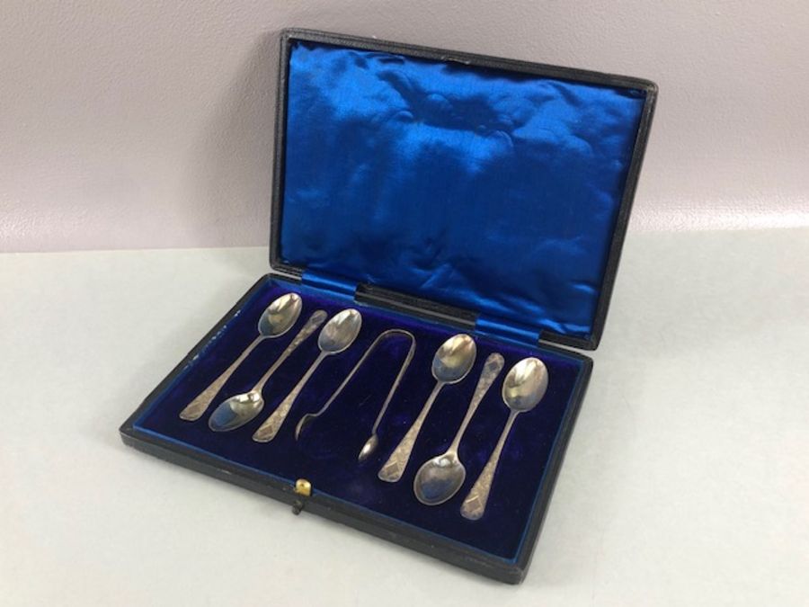 Hallmarked cased set of teaspoons and a pair of sugar nips hallmarked for Sheffield by maker C T