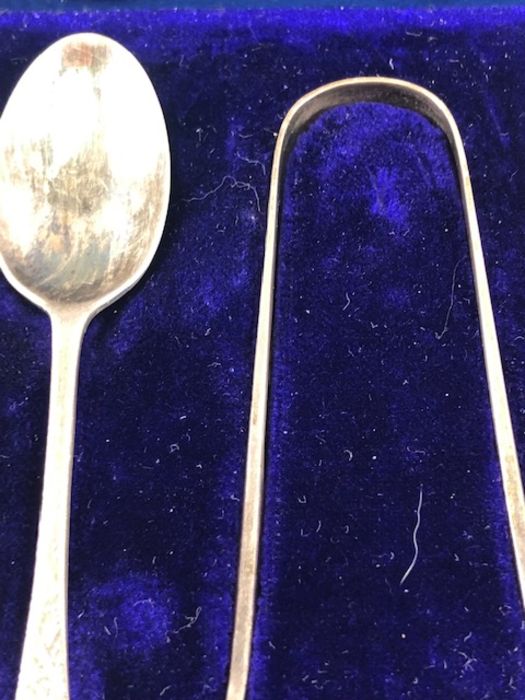 Hallmarked cased set of teaspoons and a pair of sugar nips hallmarked for Sheffield by maker C T - Image 5 of 11