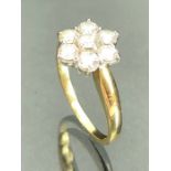 18ct hallmarked Gold & Platinum diamond daisy cluster ring comprising seven claw set brilliant cut