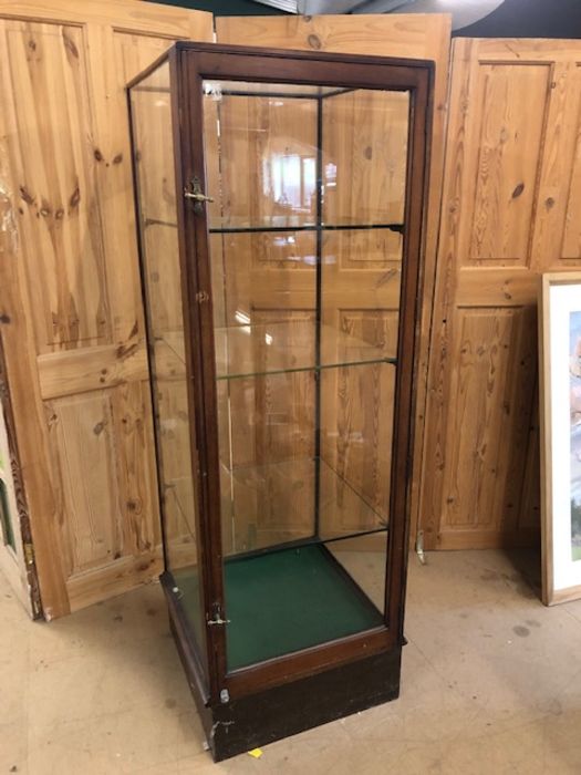 Victorian glass display cabinet, with three adjustable shelves (some chips to corners) with brass