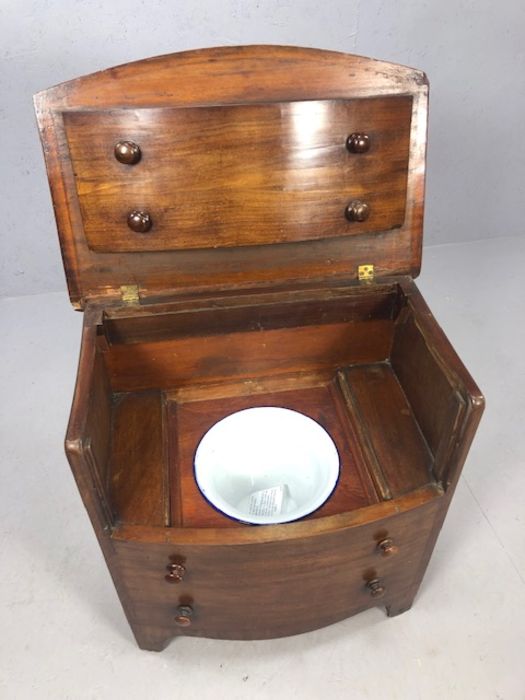 Victorian mahogany commode/bedside cabinet disguised as a small bow fronted chest of drawers, approx - Image 3 of 5