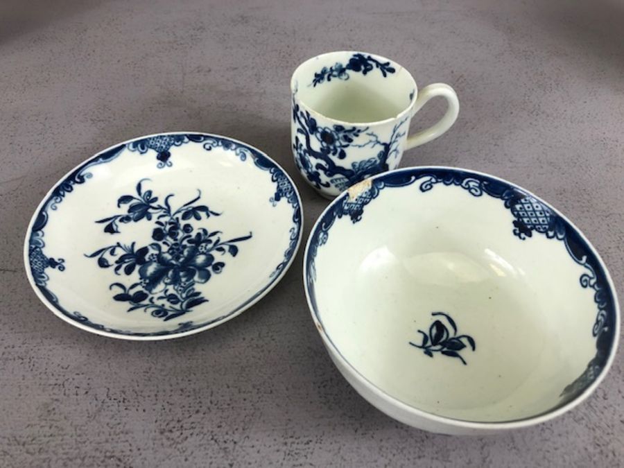 Collection of 18th and 19th Century porcelain Worcester teawares, to include Herringbone teapot - Image 40 of 65